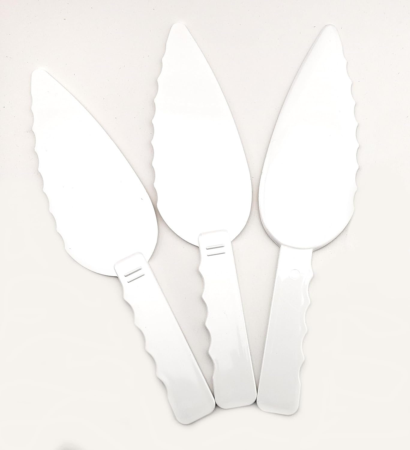 Party Favors Plus Cake Server Plastic Serrated Edge 9.5 Inch 3 Piece