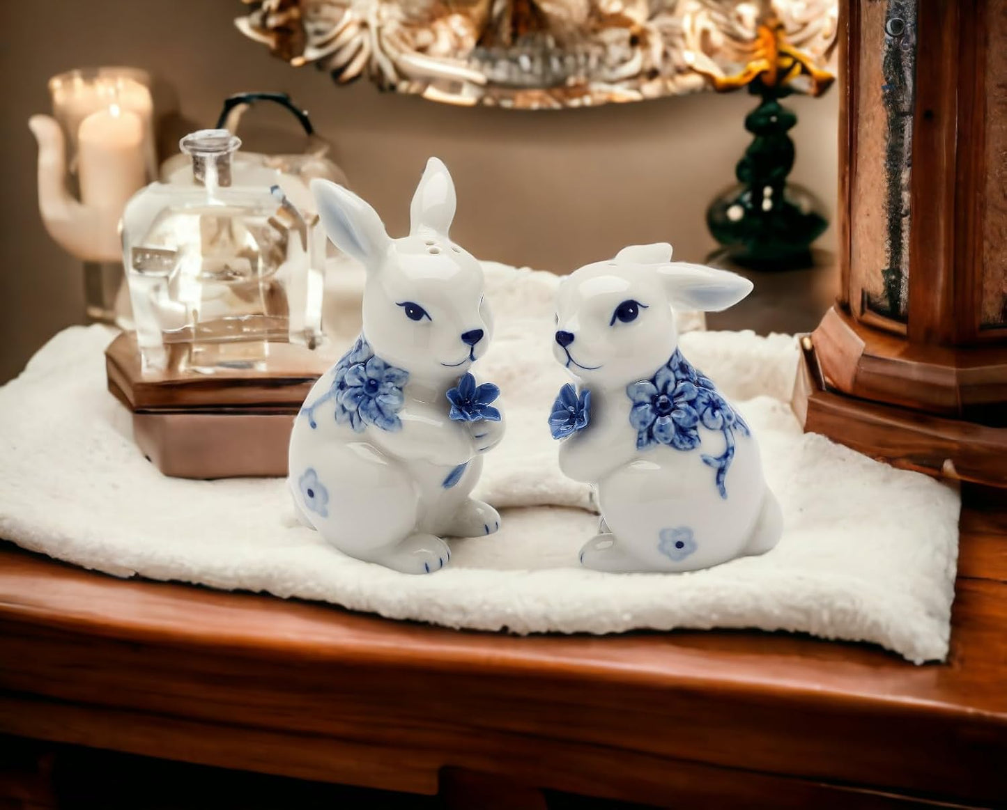 Cosmos Gifts Fine Ceramic Hand Painted Dutch Blue and White Bunny Rabbit Salt & Pepper Shakers Set 3-3/8" H