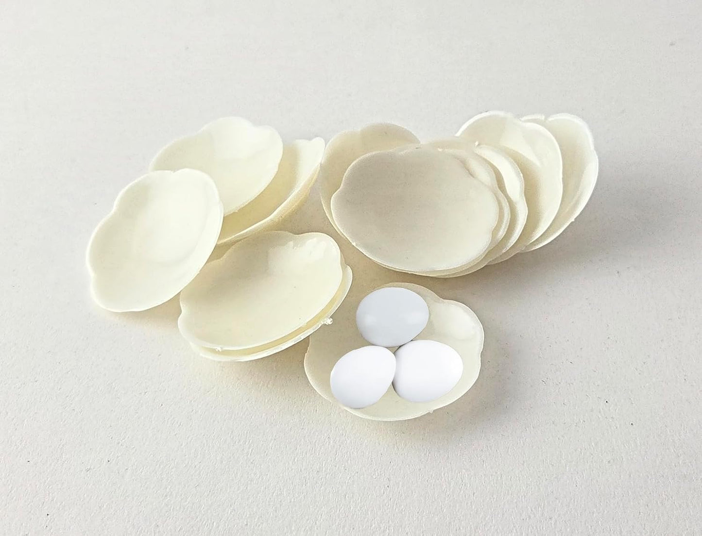 Party Favors Plus White Plastic Flower-Shaped Almond Candy Holder 1.75 Inch 144 Count