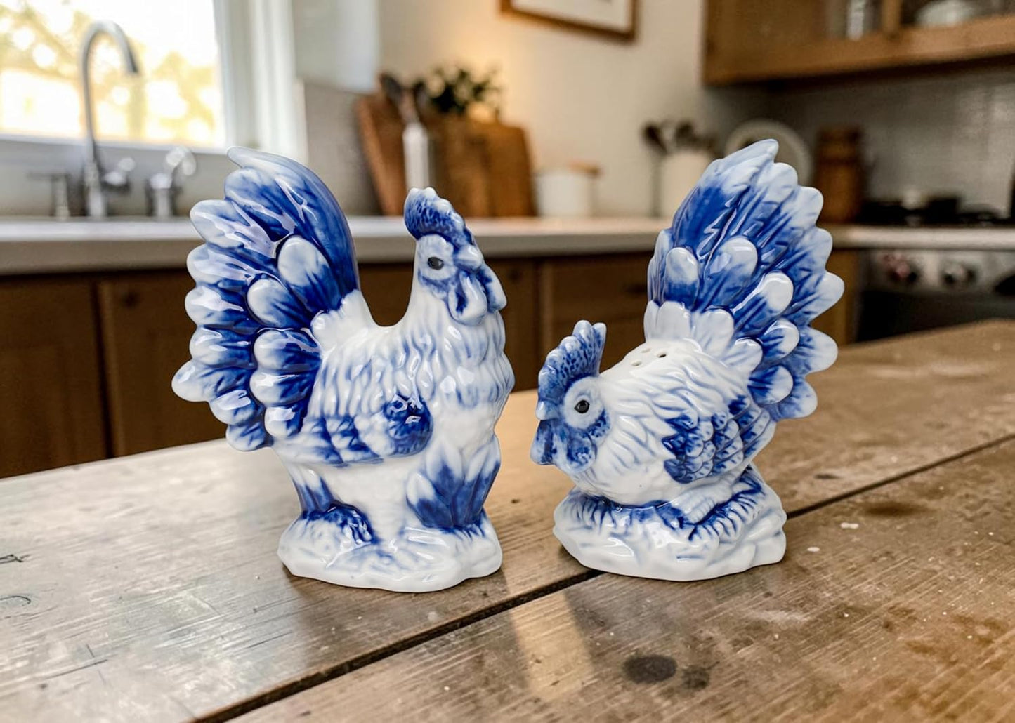 Cosmos Gifts Fine Ceramic Dutch Blue Rooster and Hen Salt and Pepper Shakers 4-1/8" H